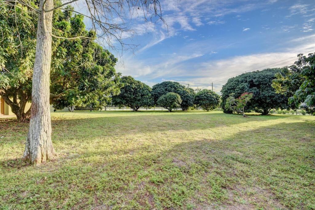 Ananda Farmhouse And Retreat. Lake Worth Beach Exterior photo