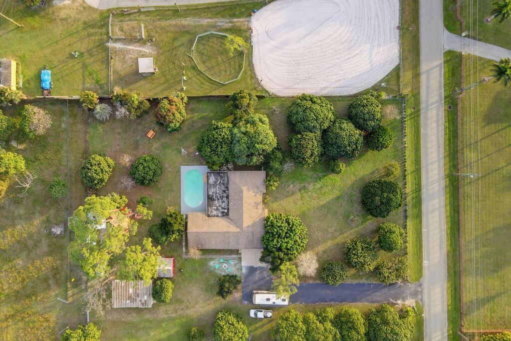 Ananda Farmhouse And Retreat. Lake Worth Beach Exterior photo