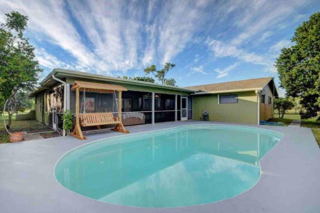 Ananda Farmhouse And Retreat. Lake Worth Beach Exterior photo