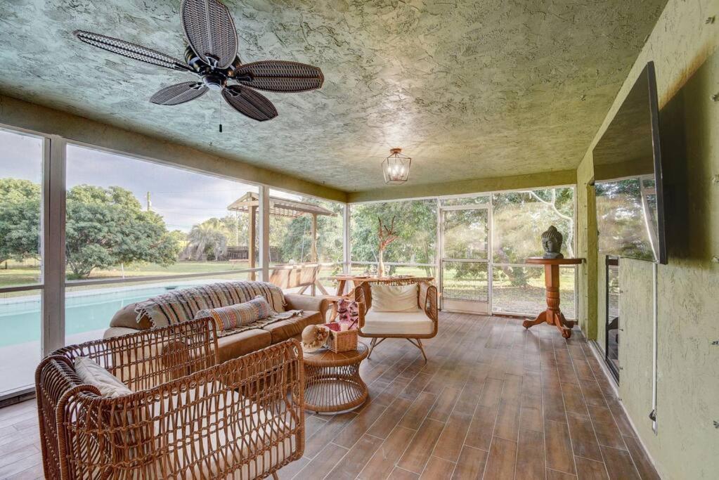 Ananda Farmhouse And Retreat. Lake Worth Beach Exterior photo