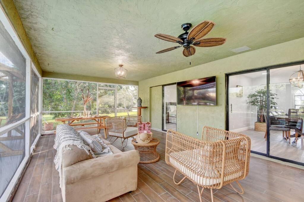 Ananda Farmhouse And Retreat. Lake Worth Beach Exterior photo