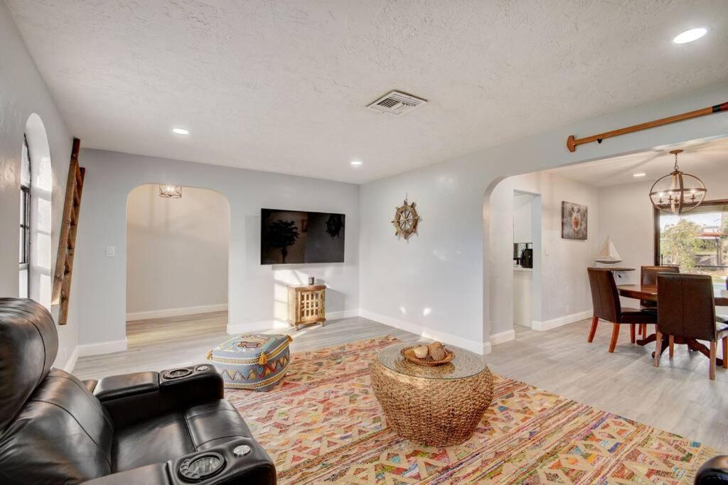Ananda Farmhouse And Retreat. Lake Worth Beach Exterior photo
